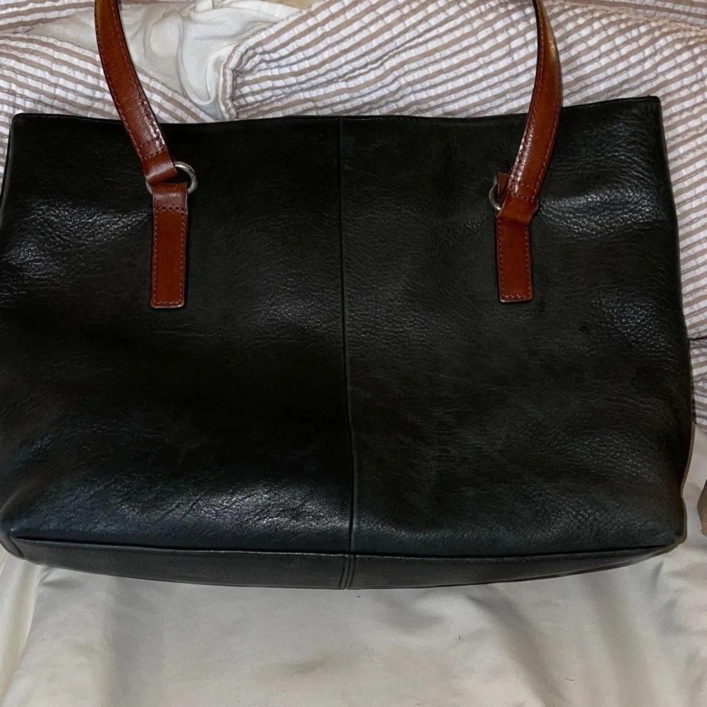 Fossil Classy Elegant Black and Brown Leather Tote Bag Fossil Shoulder Bag - Picture 6 of 8